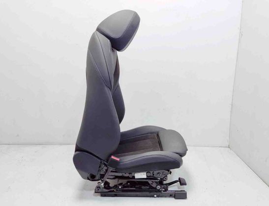 BMW i4 1 generation (2021-2024) Interiérové sedadlá s kitom dverí 6996834,5A42235,5A42236,5A42213,5A42214,7949728,5A0D0F7,5A0D123,5A0D124,5A0C425,5A0C426 28364726