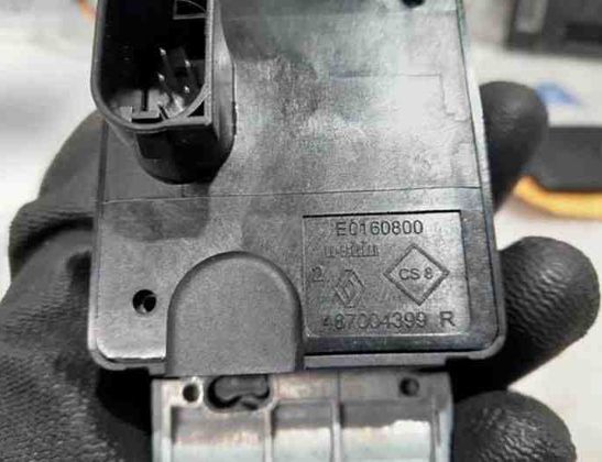 RENAULT Clio 4 generation (2012-2020) Блок управления двигателем 487004399R,237103353R,237104736R,237103352R,E0160800,V29034775A,284B15639R,BCMT4 27655704