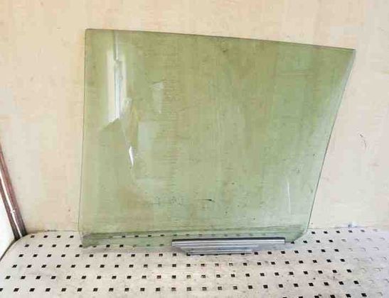 TOYOTA RAV4 2 generation (XA20) (2000-2006) Pravé zadné dvere okenné sklo E643R00033 26134335