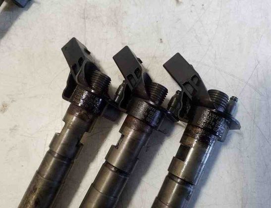 VOLKSWAGEN Touareg 2 generation (2010-2018) Súprava palivových vstrekovačov 059130089,0445010639,059130755BD,059130277BE,7P6919673A 32169754