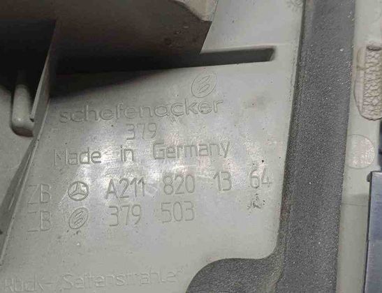 MERCEDES-BENZ E-Class W211/S211 (2002-2009) Pravé zadné svetlo na kufri A2118201364 31900418