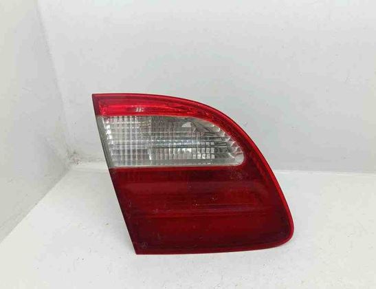 MERCEDES-BENZ E-Class W211/S211 (2002-2009) Pravé zadné svetlo na kufri A2118201364 31900418