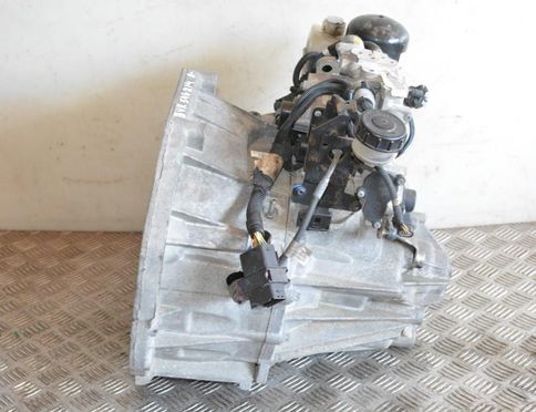 RENAULT Trafic 2 generation (2001-2015) Prevodovka PF6M9R 33025317