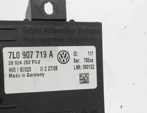 VOLKSWAGEN Touareg 1 generation (2002-2010) Alarm Signal Control Unit 7L0907719A 13986202