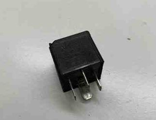 AUDI A4 B8/8K (2011-2016) Relé 8K0951253,643 23939664