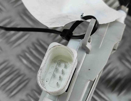 AUDI A1 8X (2010-2020) Pravý predný dverový zámok 8J2837016E 31647847