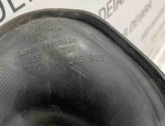 VOLKSWAGEN Touareg 2 generation (2010-2018) Другие отделочные детали 7P0809933 14104435