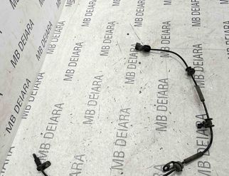 TESLA Model 3 1 generation (2017-2024) Pravý predný senzor ABS 1044761-00-e 14133396