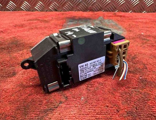 VOLKSWAGEN Tiguan 1 generation (2007-2017) Relé ventilátora 3C0907521F 31058901