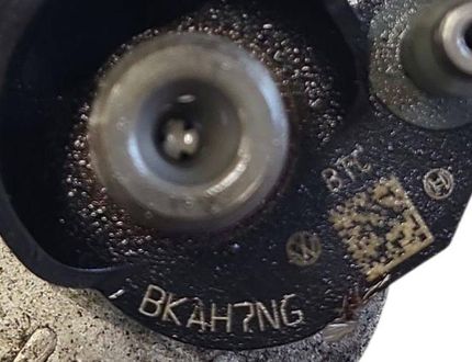 SKODA Superb 2 generation (2008-2015) Palivový vstrekovač 03L130277 33023060