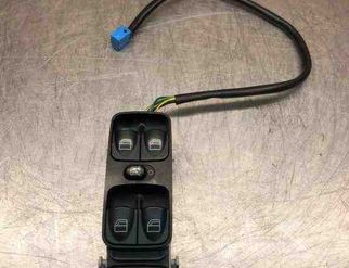 MERCEDES-BENZ C-Class W203/S203/CL203 (2000-2008) Vypínač pravého predného dverového okna 050603NQ,A2098203410 31737341