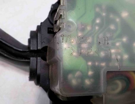 MAZDA 626 GF (1997-2002) Управление стеклоочистителями 17B122 27720638