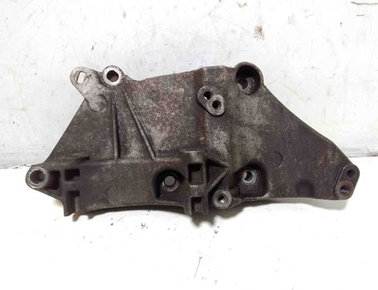 RENAULT Scenic 2 generation (2003-2010) Кронштейн генератора 8200100148 28628731