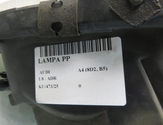 AUDI A4 B5/8D (1994-2001) Pravé predné svetlo 33062266