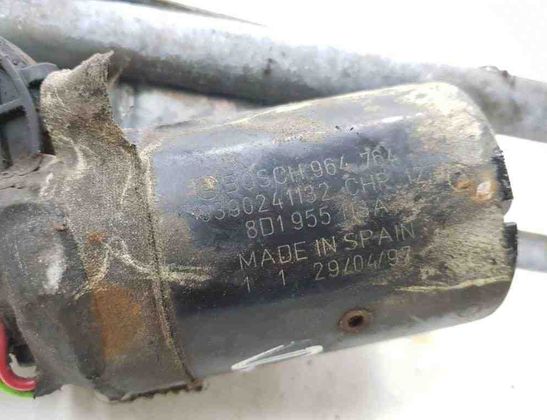 VOLKSWAGEN Passat B7 (2010-2015) Mechanizmus stierača predného čelného skla 8D1955113A,0390241132 30697093