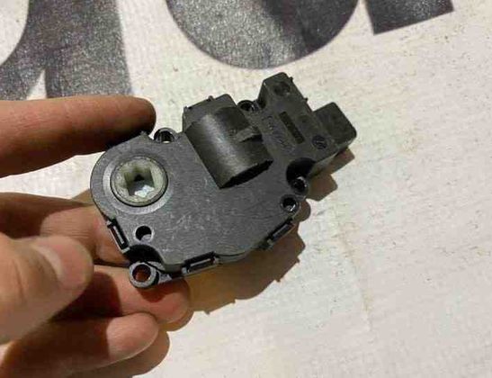 BMW X5 E70 (2006-2013) Клапаны управления внутренним подогревом 650,750,000,412 21490628