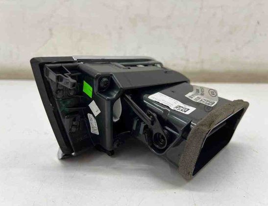 PORSCHE Macan 1 generation (2013-2023) Otvory na vetranie na prístrojovej doske 95B819702D 32472155