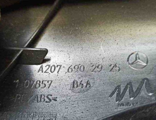 MERCEDES-BENZ E-Class W212/S212/C207/A207 (2009-2016) Ľavý zadný stĺpik ozdobného lemu A2076902925 21211598