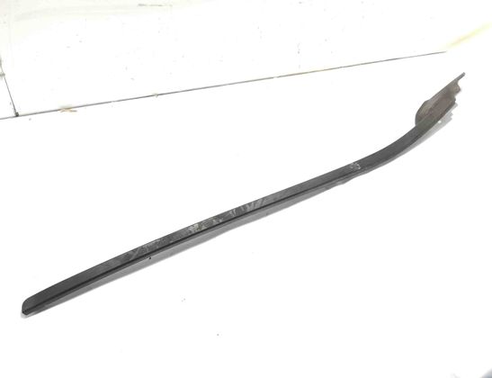 VOLVO V40 Cross Country 1 generation (2012-2020) Pravý vertikálny lem čelného skla 31378573 30345382