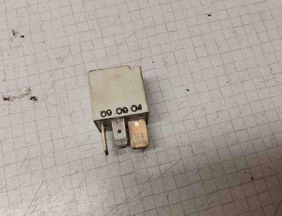 VOLKSWAGEN Passat B7 (2010-2015) Relé 370,8D0951253 32526604