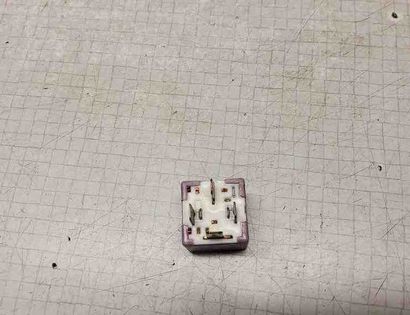 AUDI A4 B5/8D (1994-2001) Relays 6238640,6555HJ,8995516,381,6555VP,A0025428019,4H0951253A,431951253G,9673062180,141951253B 32556727