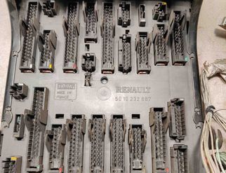 RENAULT TRUCKS Premium (1996-present) C219 (2004-2010) Fuse box 5010232687,73602112 18183494